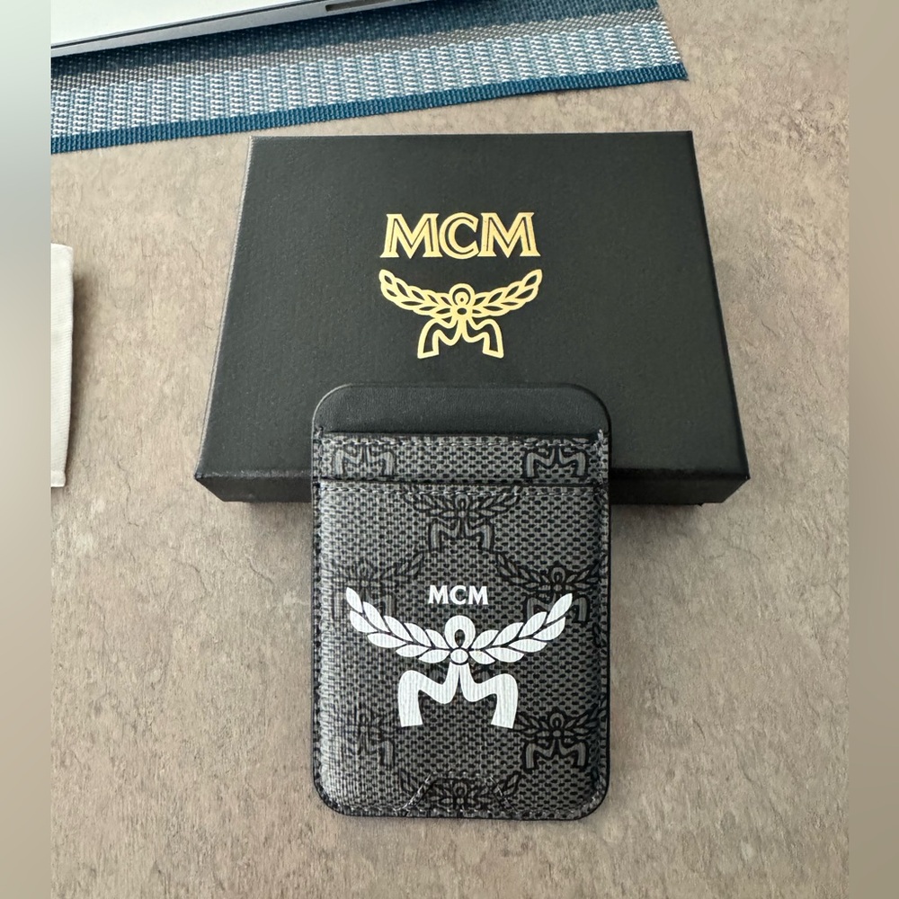 MCM CARDHOLDER